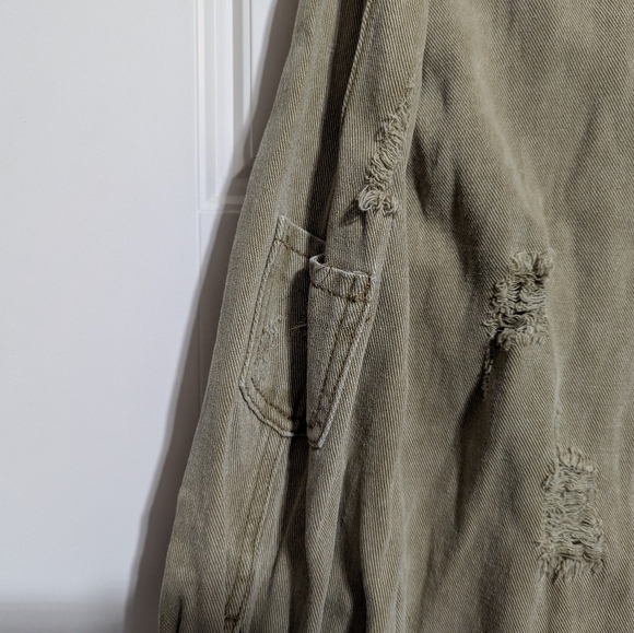 NWOT POL Olive Green Distressed Shacket, Frayed Hem Button Up Size Small - Picture 4 of 7